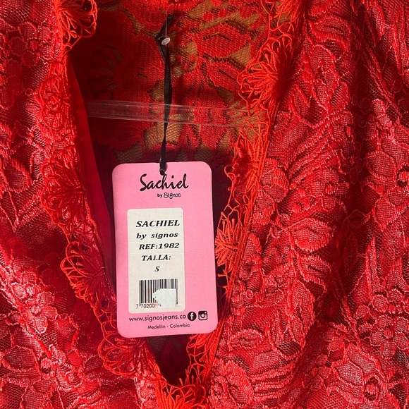 Elegant Red Lace Long-Sleeve V-Neck Dress. - Picture 4 of 4